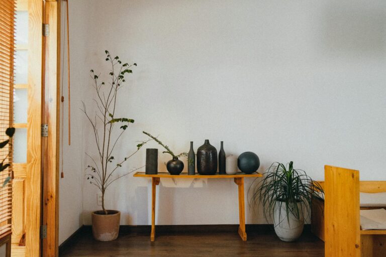 Mixer style bohème et minimaliste : la règle des 70/30 et les matières qui font le lien