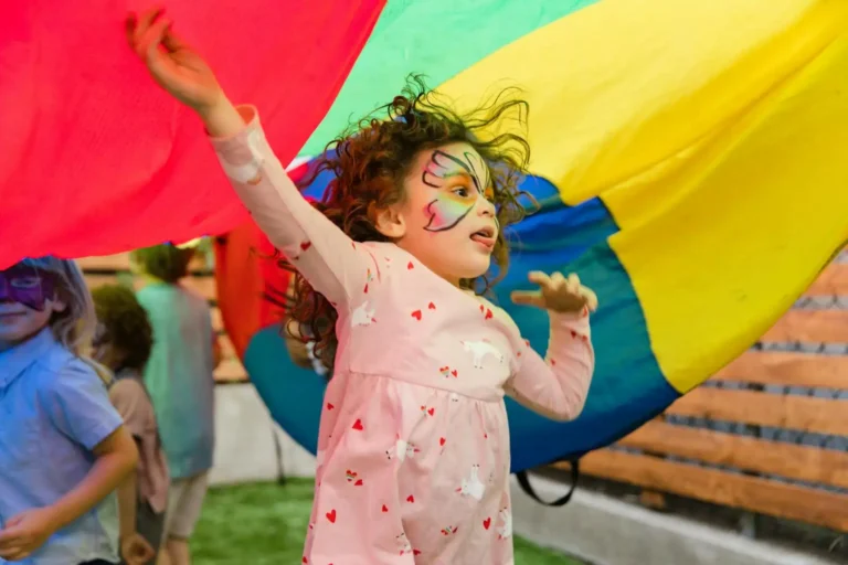 Maquillage carnaval : familles de styles, matériel, méthode et conseils photo