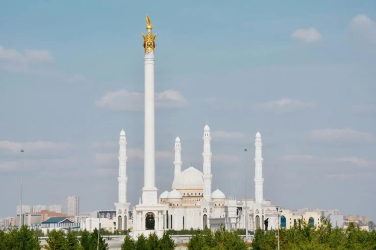 Religion au Kazakhstan : islam hanafite, orthodoxie russe et héritages ancestraux