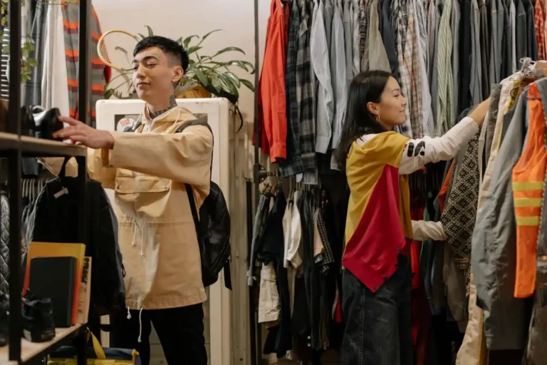 Vêtements d&rsquo;occasion : où acheter, comment choisir et revendre
