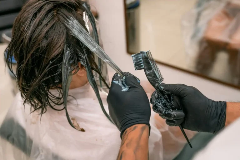 Coloration cheveux : bien choisir et réussir sans abîmer