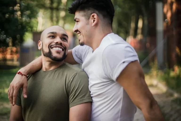 Site de rencontre blanc et noir gratuit : bien choisir, sans cliché