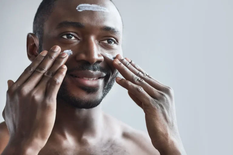 Soins du visage pour homme : la routine simple qui tient