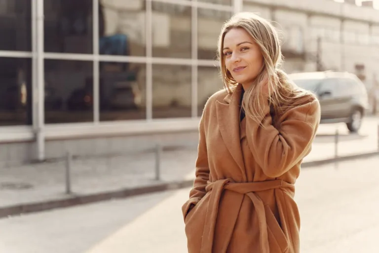 Tendance mode femme automne-hiver 2025-2026 : couleurs, pièces et matières de la saison