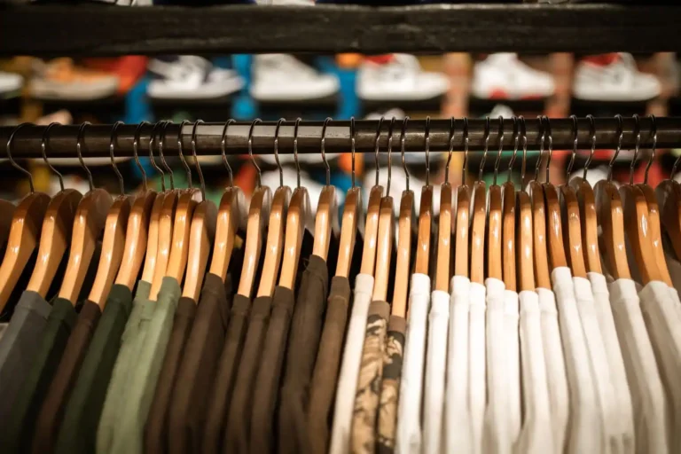 Les vêtements en espagnol : le vocabulaire et les pièges régionaux