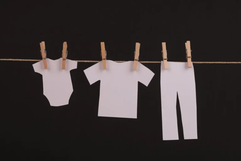 Vêtements Toca Boca à imprimer : le guide des poupées en papier