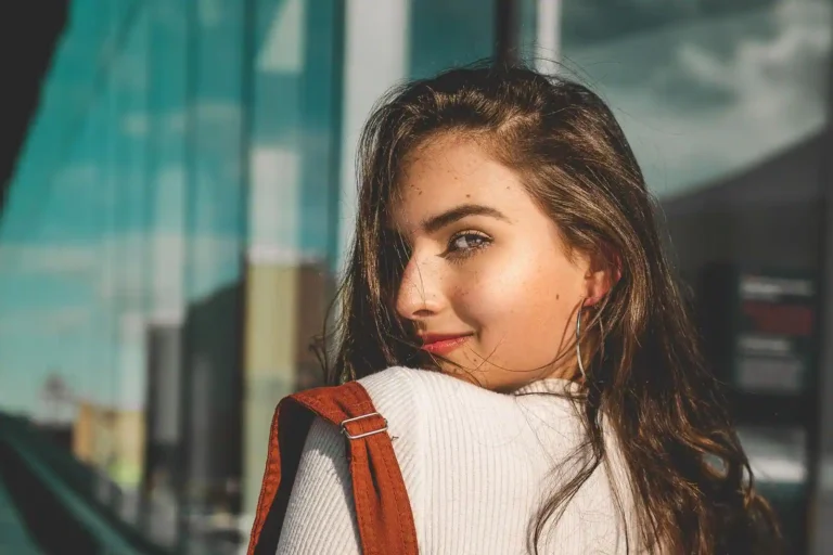 Cheveux châtain : lire les nuances et choisir la sienne