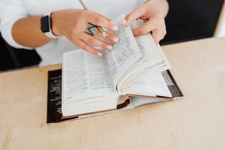 Estime de soi en anglais : employer self-esteem sans calquer le français