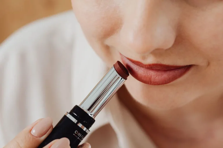 Maquillage années 90 : les trois looks et comment les refaire aujourd&rsquo;hui