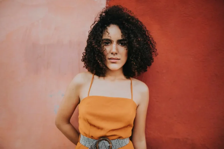 Type de cheveux : reconnaître le sien et ce qu&rsquo;il dit vraiment